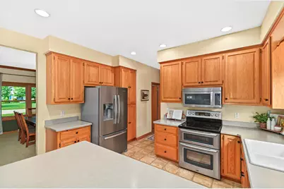 W151N10742  Preserve Pkwy, Germantown, WI 53022 - Photo 15