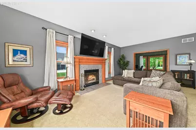 W151N10742  Preserve Pkwy, Germantown, WI 53022 - Photo 5