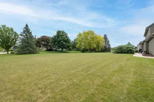 W151N10742 Preserve Pkwy, Germantown, WI 53022 - Photo 35
