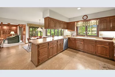 16015  Mark Dr, Brookfield, WI 53005 - Photo 15