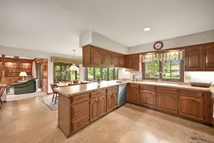 16015 Mark Dr, Brookfield, WI 53005 - Photo 15