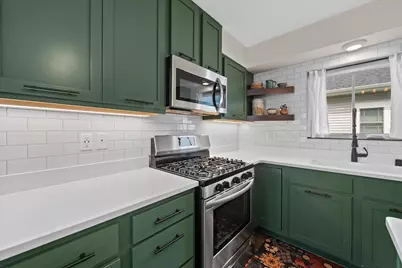 822  Skypark Dr, Hartford, WI 53027 - Photo 9