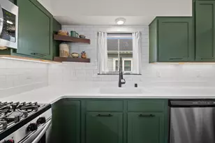822 Skypark Dr, Hartford, WI 53027 - Photo 9