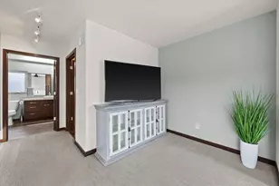 822 Skypark Dr, Hartford, WI 53027 - Photo 11