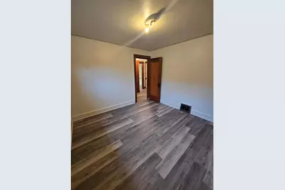 4136 N 21st St, Milwaukee, WI 53209 - Photo 9