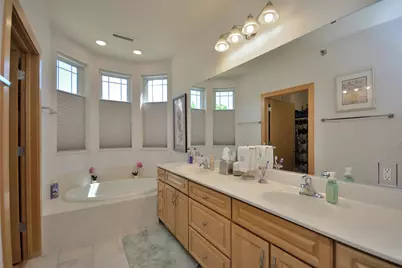 N74W13737  Appleton Ave #116, Menomonee Falls, WI 53051 - Photo 23