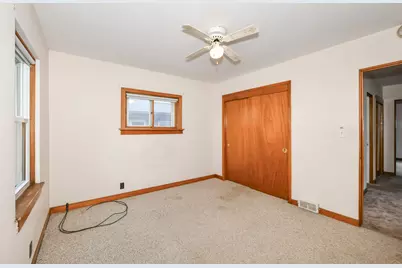 2400 S 100th St, West Allis, WI 53227 - Photo 13