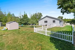 4517 Harvest Cir, Manitowoc, WI 54220 - Photo 5