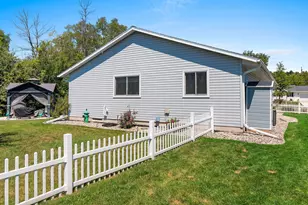 4517 Harvest Cir, Manitowoc, WI 54220 - Photo 15