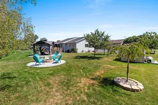 4517 Harvest Cir, Manitowoc, WI 54220 - Photo 9