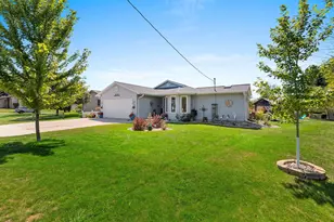4517 Harvest Cir, Manitowoc, WI 54220 - Photo 3