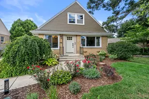 631 N 104th St, Wauwatosa, WI 53226 - Photo 29