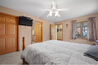 1220  Stillwater Ln, Hartford, WI 53027 - Photo 25