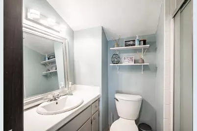 3615 W Barnard Ave, Greenfield, WI 53221 - Photo 17