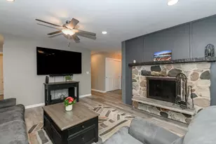 N110W15845 Catskill Ln, Germantown, WI 53022 - Photo 5
