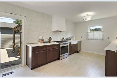 906  114th St, Pleasant Prairie, WI 53158 - Photo 5