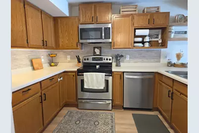 W240N2566 E Parkway Meadow Cir #3, Pewaukee, WI 53072 - Photo 7
