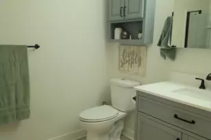 W240N2566 E Parkway Meadow Circle, Pewaukee, WI 53072 - Photo 15