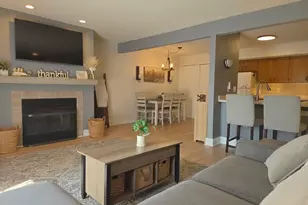 W240N2566 E Parkway Meadow Circle, Pewaukee, WI 53072 - Photo 3