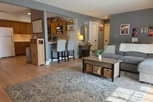 W240N2566 E Parkway Meadow Circle, Pewaukee, WI 53072 - Photo 5