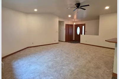 10719 W Calumet Rd, Milwaukee, WI 53224 - Photo 11