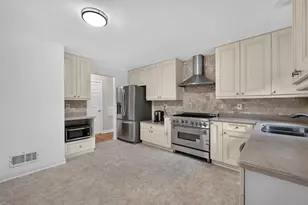 427 Susan Ln, Thiensville, WI 53092 - Photo 3