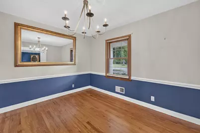 427  Susan Ln, Thiensville, WI 53092 - Photo 7