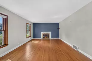 427 Susan Ln, Thiensville, WI 53092 - Photo 5