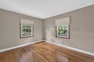 427 Susan Ln, Thiensville, WI 53092 - Photo 9
