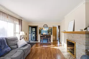 10727 W Grantosa Dr, Wauwatosa, WI 53222 - Photo 5