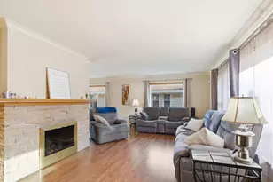 10727 W Grantosa Dr, Wauwatosa, WI 53222 - Photo 5