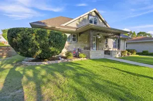 10727 W Grantosa Dr, Wauwatosa, WI 53222 - Photo 3