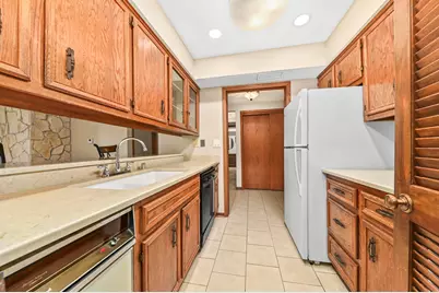 N85W15700  Ridge Rd #104, Menomonee Falls, WI 53051 - Photo 7