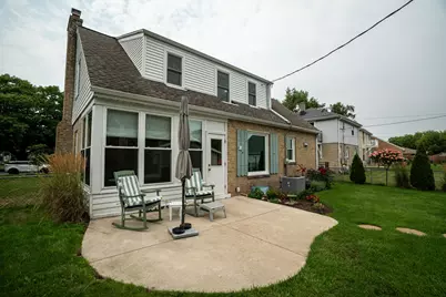 5656 N Milwaukee River Pkwy, Glendale, WI 53209 - Photo 19