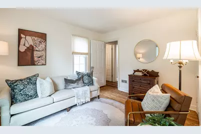 5656 N Milwaukee River Pkwy, Glendale, WI 53209 - Photo 11