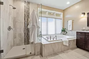 1801 E Bristlecone Dr, Hartland, WI 53029 - Photo 37