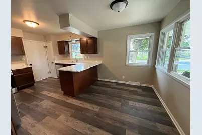 3303 S 85th St, Milwaukee, WI 53227 - Photo 9