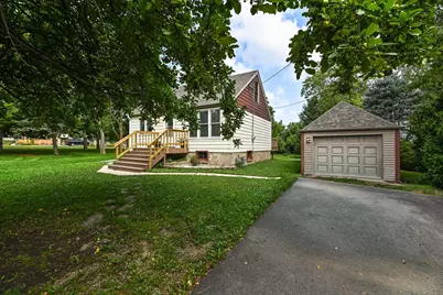 11810 W Howard Ave, Greenfield, WI 53228 - Photo 27