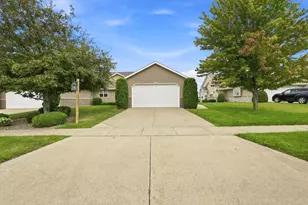 118 Summit Ct, Columbus, WI 53925 - Photo 3