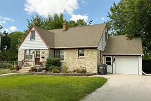 602 E College Ave, Waukesha, WI 53186 - Photo 3