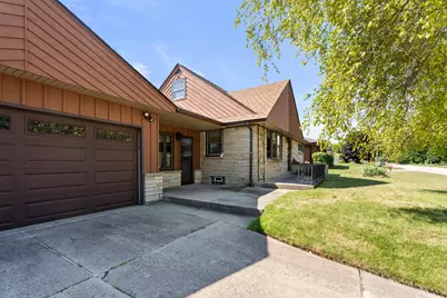 3707  Brooklawn Cir, South Milwaukee, WI 53172 - Photo 3