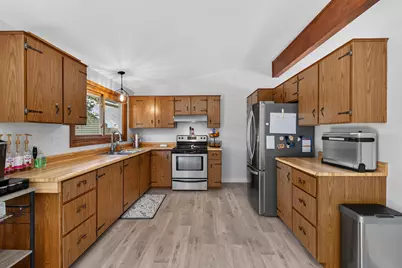 2925  Cherry Tree Ct, Racine, WI 53402 - Photo 7