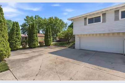 2925  Cherry Tree Ct, Racine, WI 53402 - Photo 31