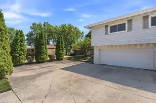 2925 Cherry Tree Ct, Racine, WI 53402 - Photo 31