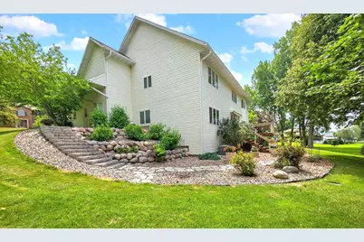 417  Larkspur Ln, Onalaska, WI 54650 - Photo 3