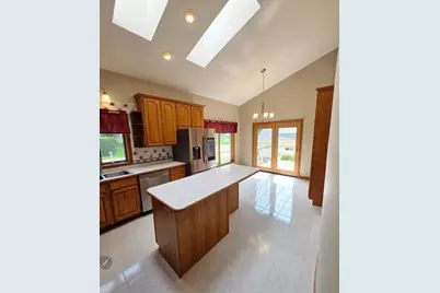 417  Larkspur Ln, Onalaska, WI 54650 - Photo 5