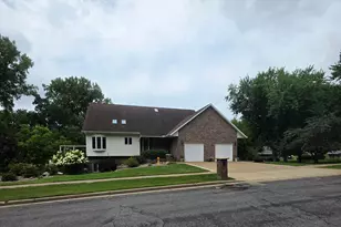 417 Larkspur Ln, Onalaska, WI 54650 - Photo 1
