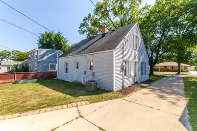 735 N 112th St, Wauwatosa, WI 53226 - Photo 35