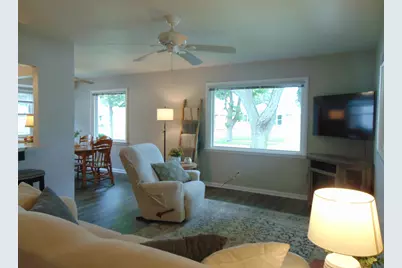 2630 S 94th St, West Allis, WI 53227 - Photo 9