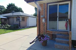 2630 S 94th St, West Allis, WI 53227 - Photo 33